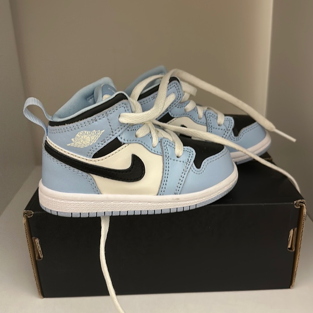 Jordan 1mid (toddler/walker)